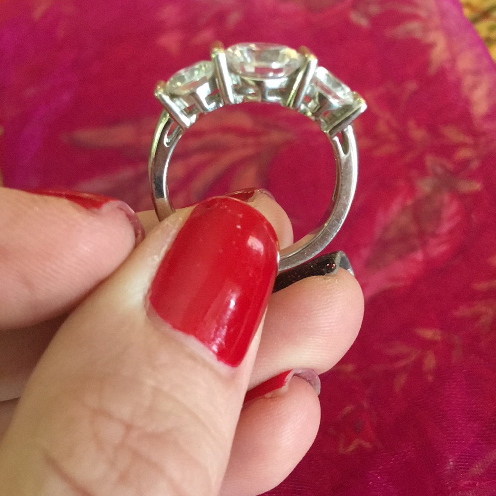 Beautiful Wedding Ring - Picture 4 of 4